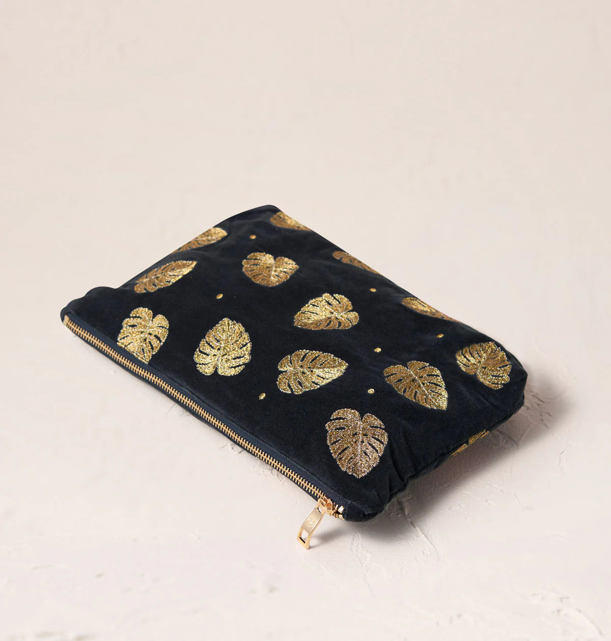 GOLD JUNGLE LEAF CHARCOAL VELVET EVERYDAY POUCH